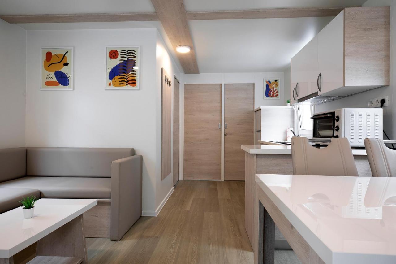 Apartament Categorical Floating House *