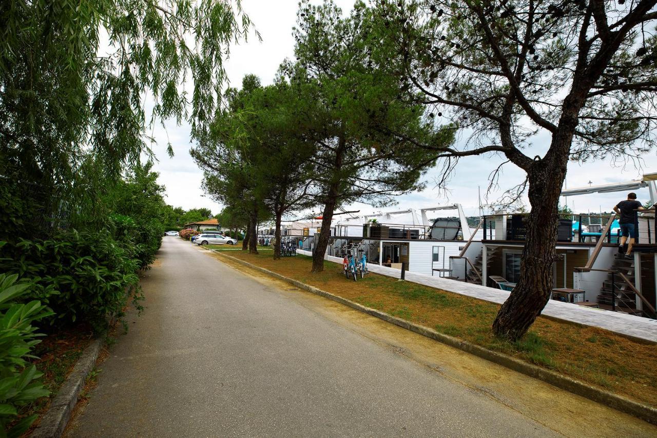 Categorical Floating House Apartament